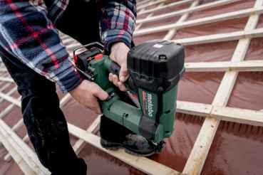 Metabo NFR 18 LTX 90 BL (612090840) AKKU-NAGLER, 2 x 4 Ah LiHD Akkus, neues Modell, Ladegerät, MetaBox, 1 Paar Metabo Handschuhe