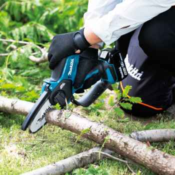 Makita DUC101Z Akku Kettensäge, 18 Volt, Solomaschine, leichte kompakte Astsäge inklusive Rundfeile zum Nachschärfen und Kettenöl