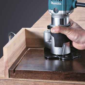Makita RT0702CX2J Oberfräse, Trimmer, Ober-/Kantenfräsmodule, Innentrageteasche, Makpac, zusätzliches hochwertiges Metabo Hand-Multitool zum Mehrwert!