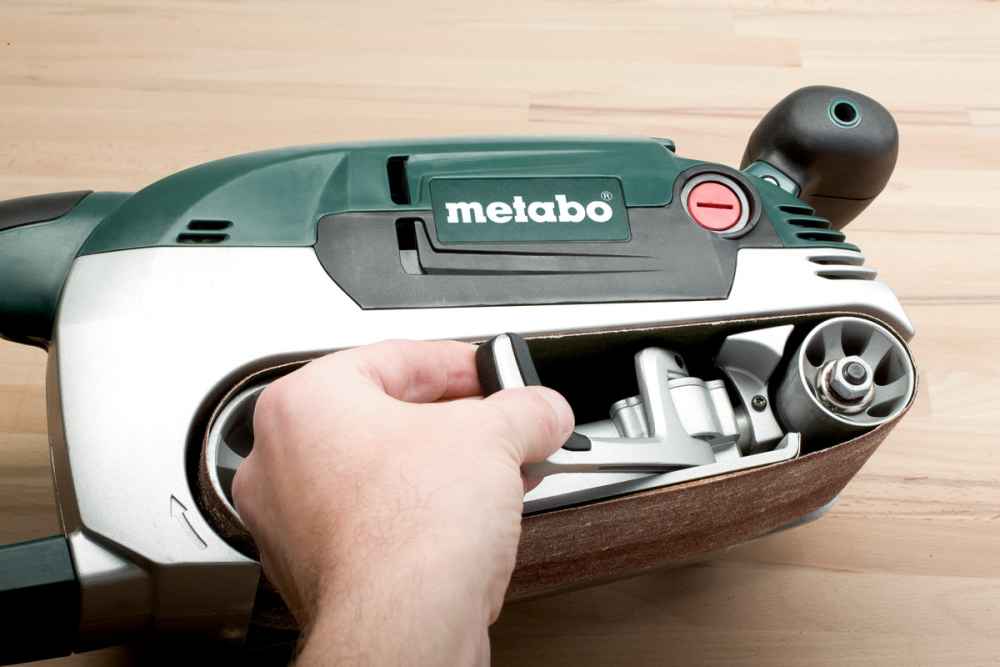 Metabo BAE 75 Bandschleifer mit Maschinenstäder und STARTERSET Schleifband zum Mehrwert von ca. 15 Euro