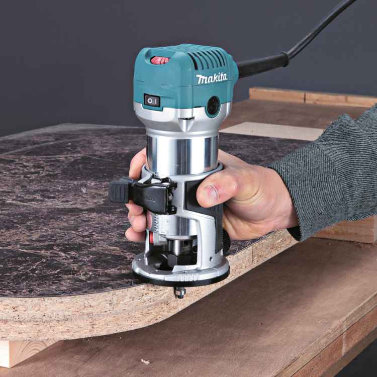 Makita RT0702CX2J Oberfräse, Trimmer, Ober-/Kantenfräsmodule, Innentrageteasche, Makpac, zusätzliches hochwertiges Metabo Hand-Multitool zum Mehrwert!