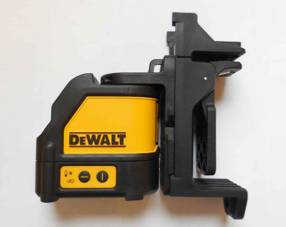 Dewalt DW088KN Kreuzlinienlaser im Koffer, Wandhalter, neues Modell