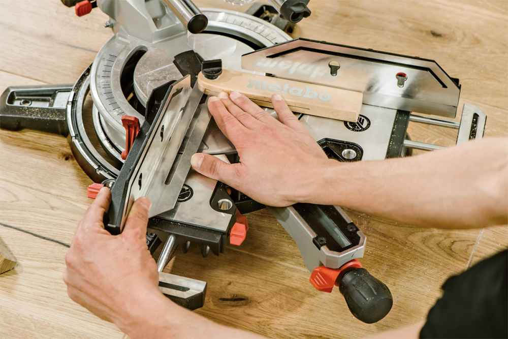 Metabo KGSV 72 XACT SYM inklusive zweitem multi cut 60 Zahn Blatt im Wert von ca. 60 Euro